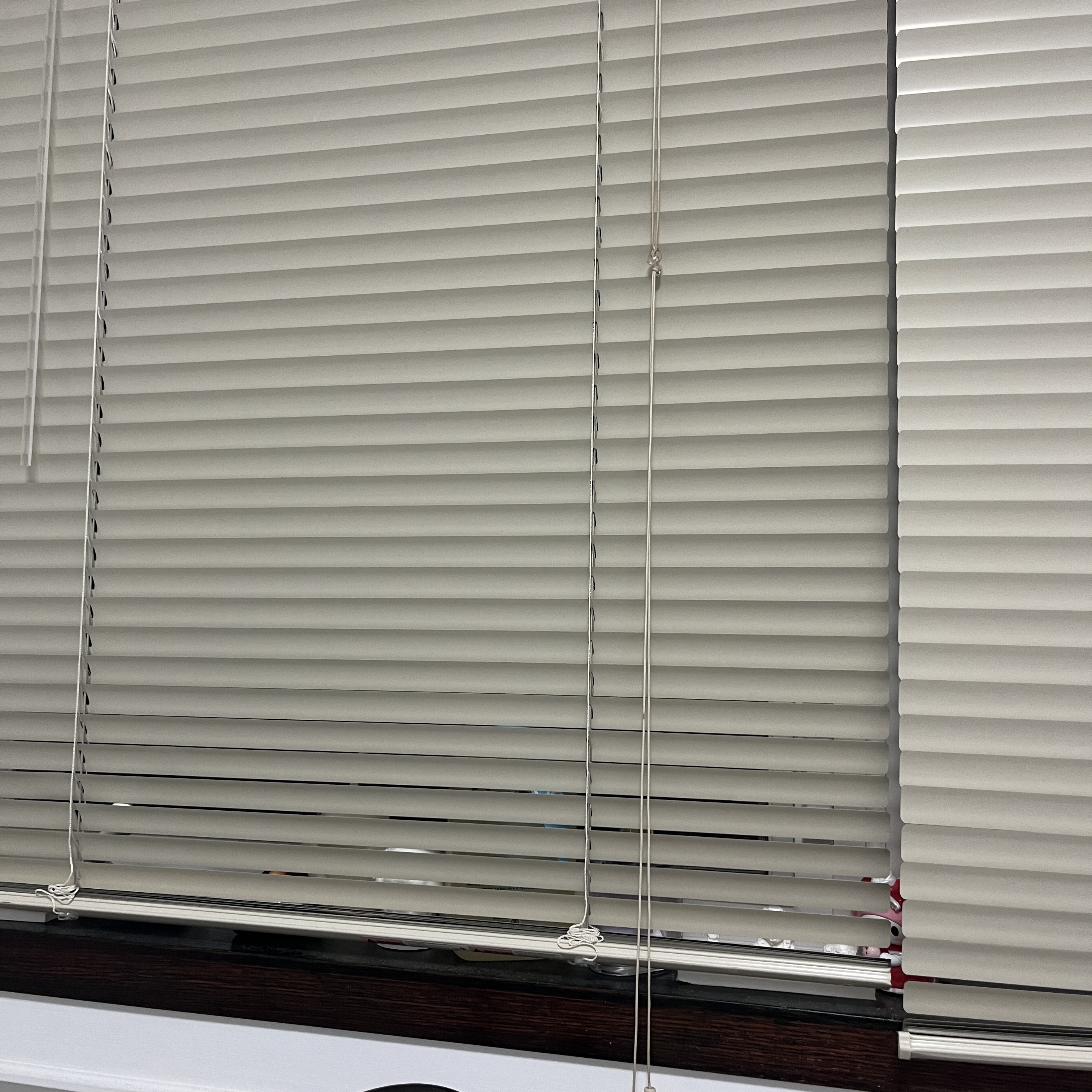 Sound of blinds being pulled