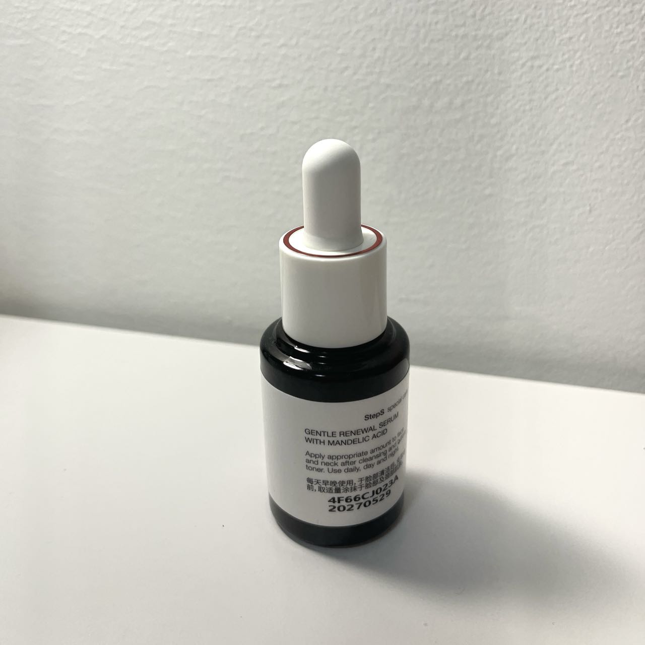 Detailed photo of the front of the essential oil